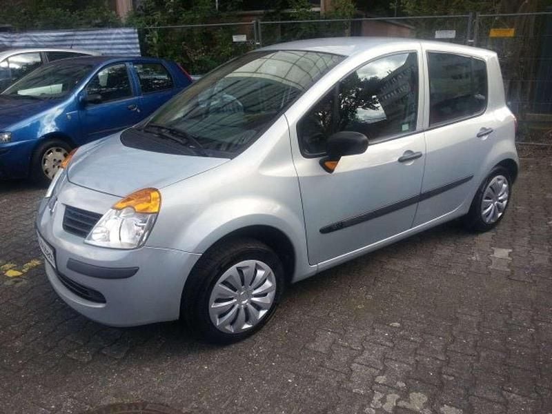 Second-hand Renault Modus 111 CP (81 kW) 2005 Argintiu Monovolum