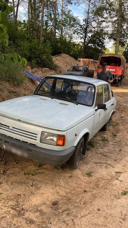 Grau Gebraucht 1983 Wartburg 353 Limousine | 2.500 € - Bild 1/4
