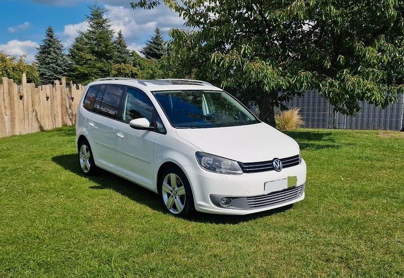 Weiß Gebraucht 2010 VW Touran Van / Kleinbus | 6.500 € (Guter Preis) - Bild 1/4
