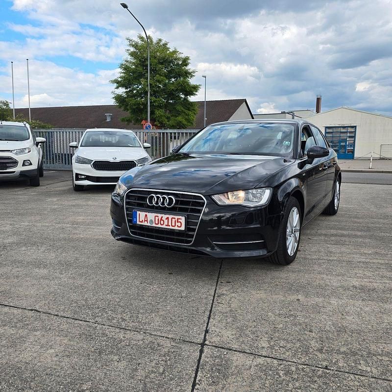 Schwarz Gebraucht 2014 Audi A3 Sportback Attraction Kombi | 5.200 € - Bild 1/4