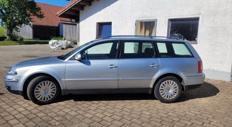 Silber Gebraucht 2004 VW Passat Kombi | 2.299 € (Etwas zu teuer) - Bild 1/4