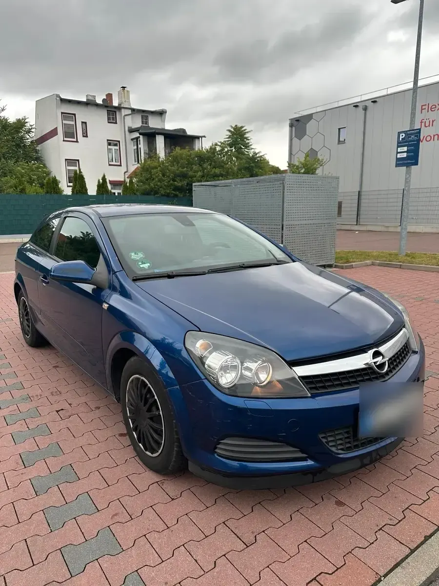 Gebraucht Opel Astra GTC 90 PS (66 kW) 2009 Andere farben Coupé