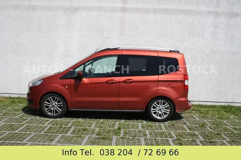 Gebraucht Ford Tourneo Courier Ambiente 95 PS (69 kW) 2014 Rot Van / Kleinbus