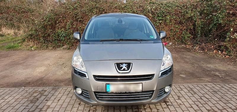 Beige Gebraucht 2012 Peugeot 5008 Limousine | 7.500 € (Teuer) - Bild 1/4