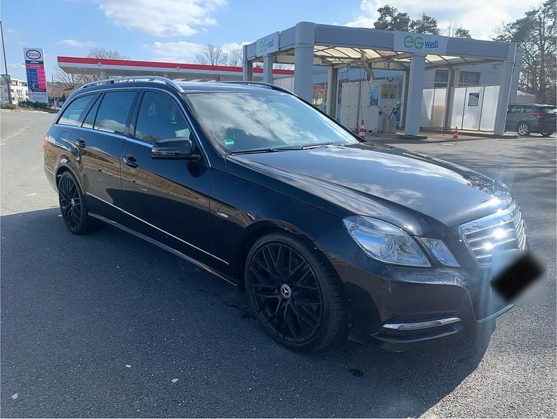 Gebraucht Mercedes E300 231 PS (169 kW) 2011 Schwarz Kombi