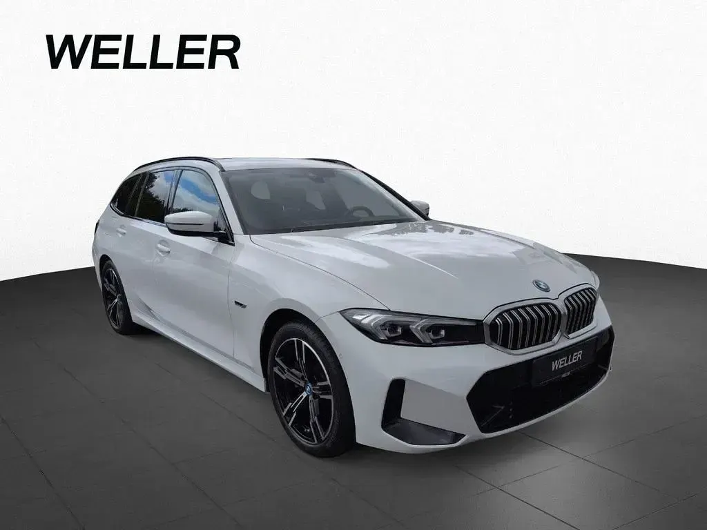 Gebraucht BMW 320e Shadowline 204 PS (150 kW) 2023 Alpinweiss iii (weiß) Kombi