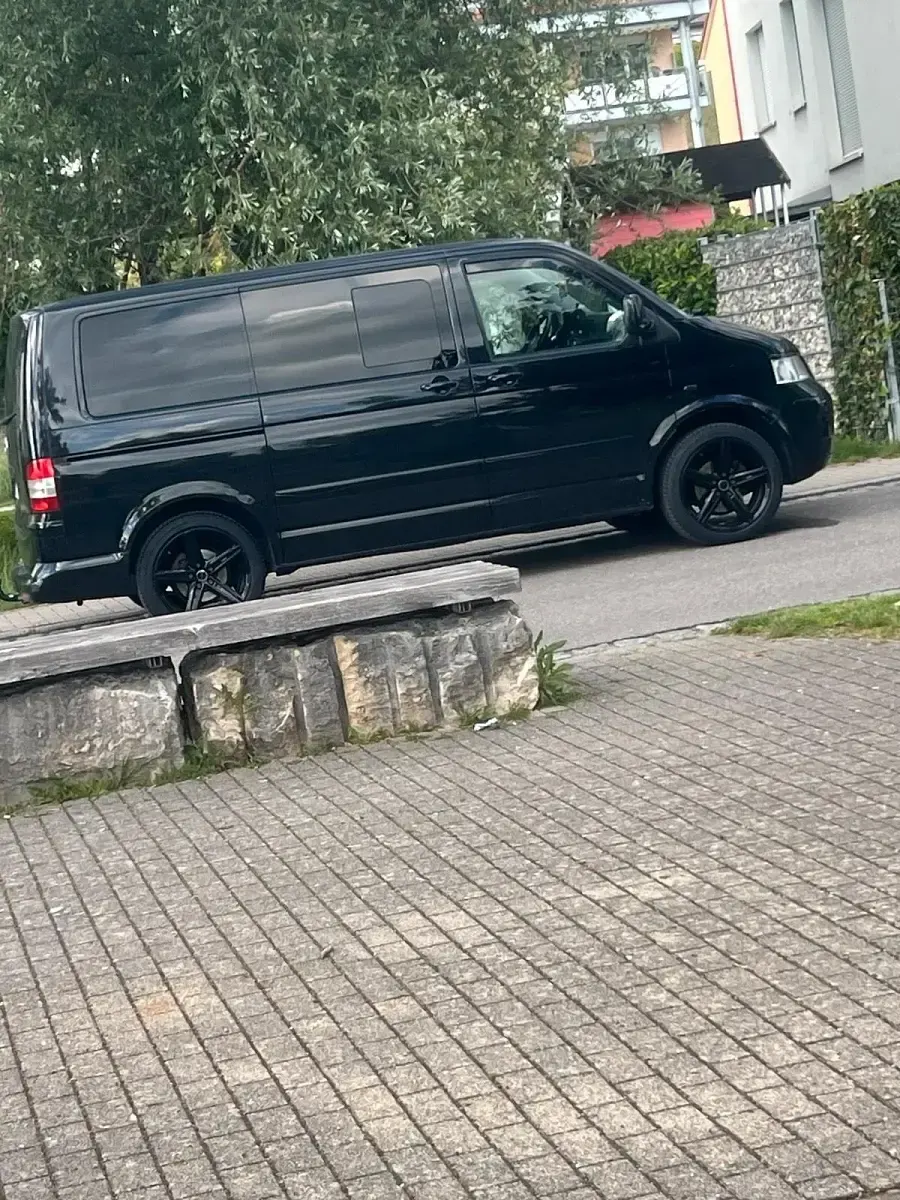 Gebraucht VW Multivan Highline 174 PS (127 kW) 2009 Schwarz Van / Kleinbus