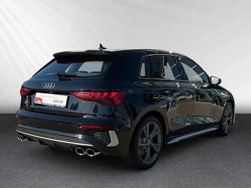 Gebraucht Audi S3 Ambiente 310 PS (228 kW) 2023 Mythosschwarz (metallic) Limousine