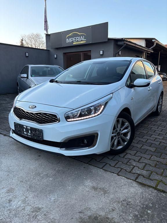 Gebraucht Kia Ceed 99 PS (72 kW) 2017 Weiß Kleinwagen