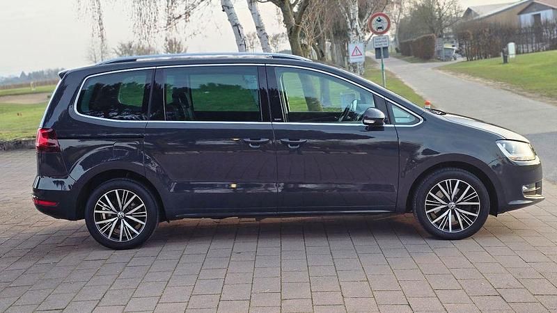 Gebraucht VW Sharan Allstar 150 PS (110 kW) 2016 Uranograu Van / Kleinbus