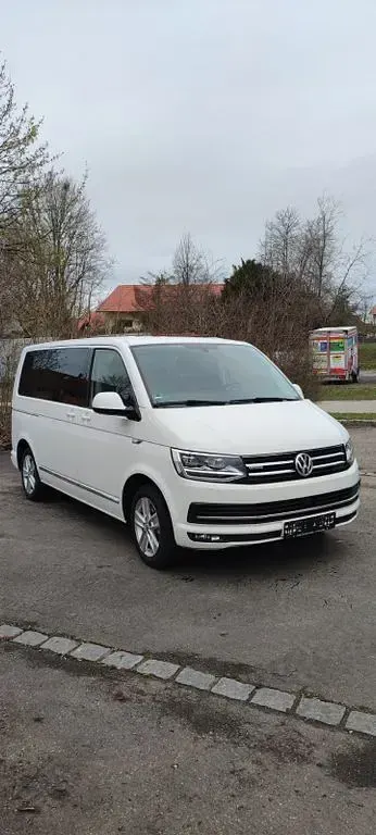 Gebraucht VW Multivan Highline 204 PS (150 kW) 2016 Weiß Van / Kleinbus