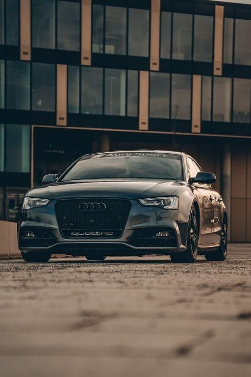 Grau Gebraucht 2015 Audi A5 Sportback S-Line Kleinwagen | 19.900 € (Teuer) - Bild 1/4