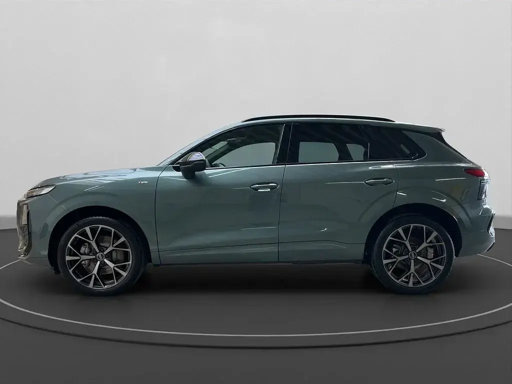 Gebraucht Audi Q3 S-Line 204 PS (150 kW) 2026 Salbeigrün metallic SUV