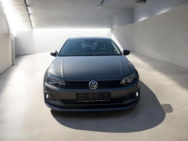 Gebraucht VW Polo 65 PS (47 kW) 2018 Grau Kleinwagen
