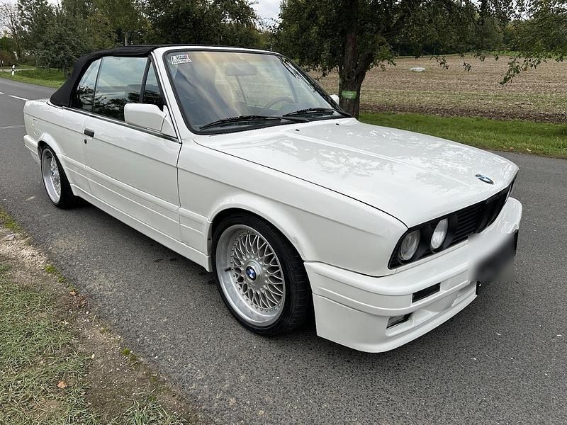 Weiß Gebraucht 1991 BMW 318 Cabriolet Cabrio | 15.499 € - Bild 1/4