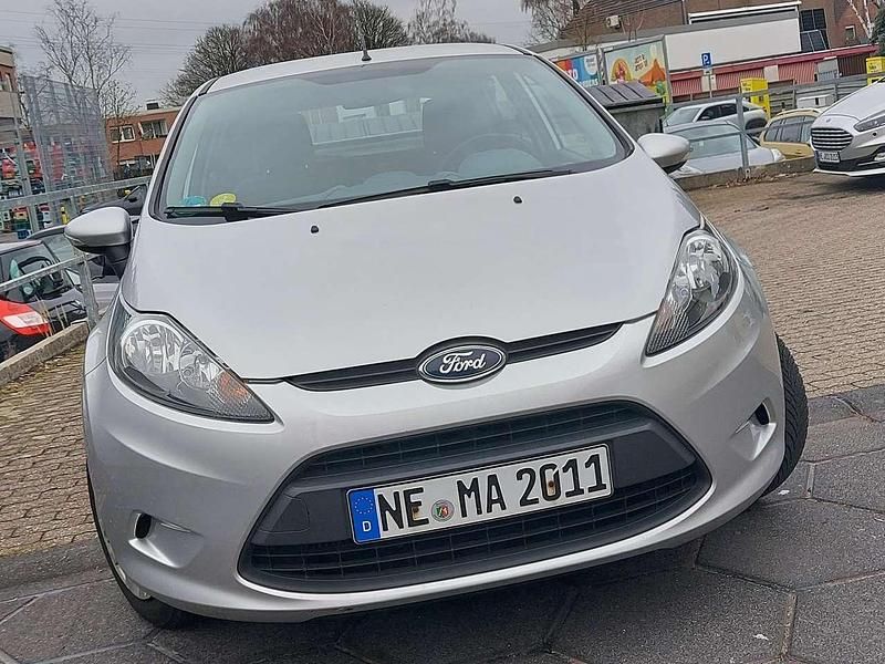 Gebraucht Ford Fiesta 95 PS (69 kW) 2011 Polarsilber metallic Kleinwagen