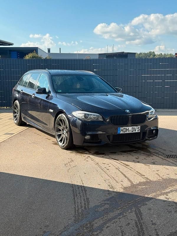 Schwarz Gebraucht 2011 BMW 530 M Sport Kombi | 12.000 € (Fairer Preis) - Bild 1/4