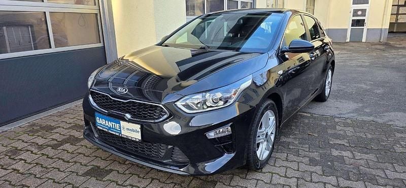 (1k) zilinaschwarz met. Gebraucht 2021 Kia Ceed Vision Kleinwagen | 15.490 € (Fairer Preis) - Bild 1/4