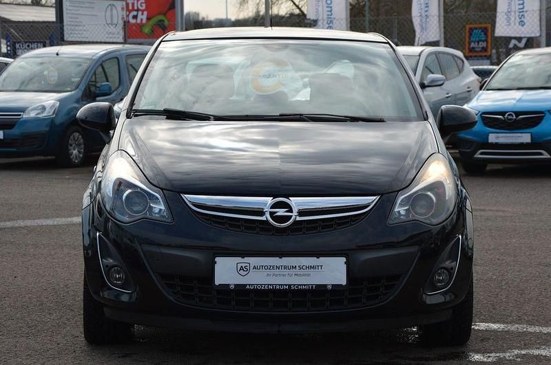 Gebraucht Opel Corsa Innovation 101 PS (74 kW) 2011 Saphirschwarz/black sapphire Kleinwagen