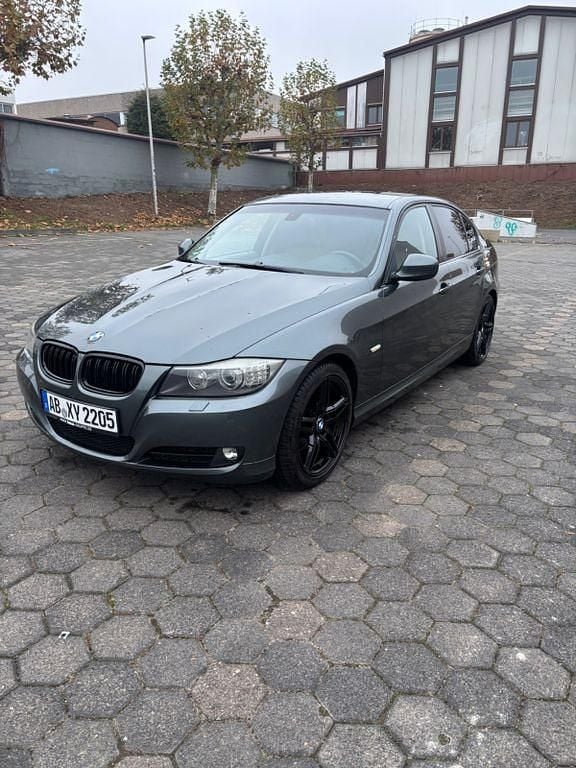 Gebraucht BMW 325 218 PS (160 kW) 2009 Limousine