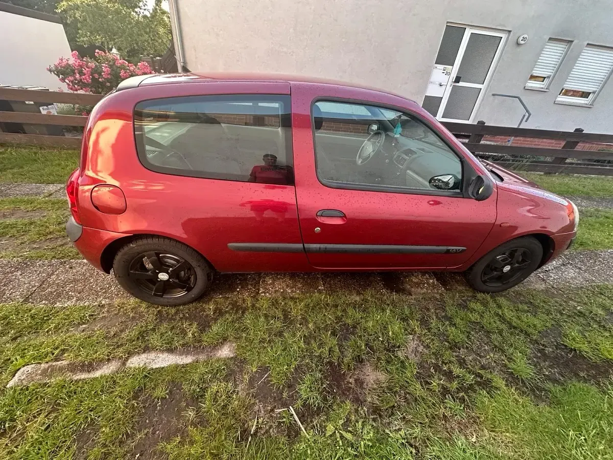 Gebraucht Renault Clio II 75 PS (55 kW) 2002 Rot Kleinwagen