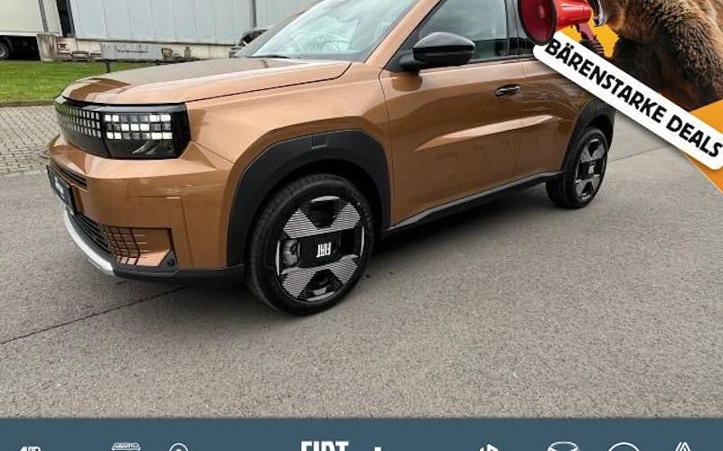 Neu Fiat Grande Panda La Prima 83 kW (113 PS) 2025 Braun Kleinwagen