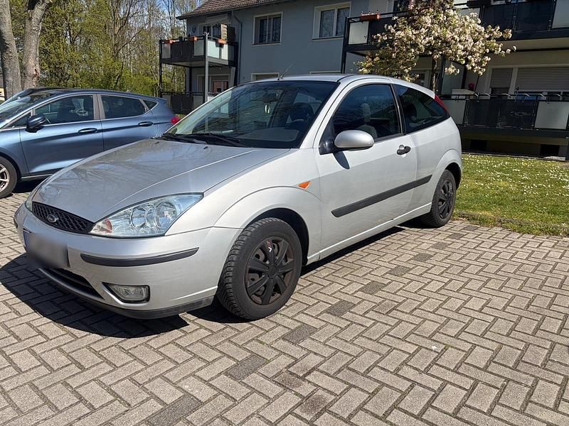 Gebraucht Ford Focus 101 PS (74 kW) 2002 Silber Kleinwagen
