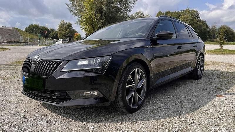 Gebraucht 2017 Skoda Superb SportLine Kombi | 15.999 € (Superpreis) - Bild 1/4