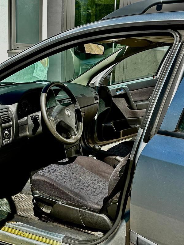 Gebraucht Opel Astra 101 PS (74 kW) 2000 Silber Kombi