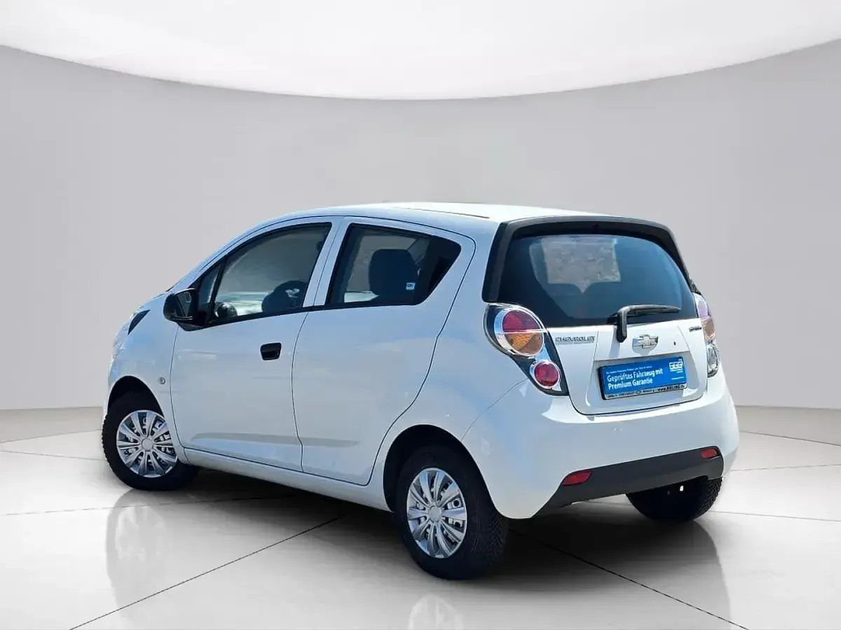 Gebraucht Chevrolet Spark 68 PS (50 kW) 2011 Weiß Kleinwagen