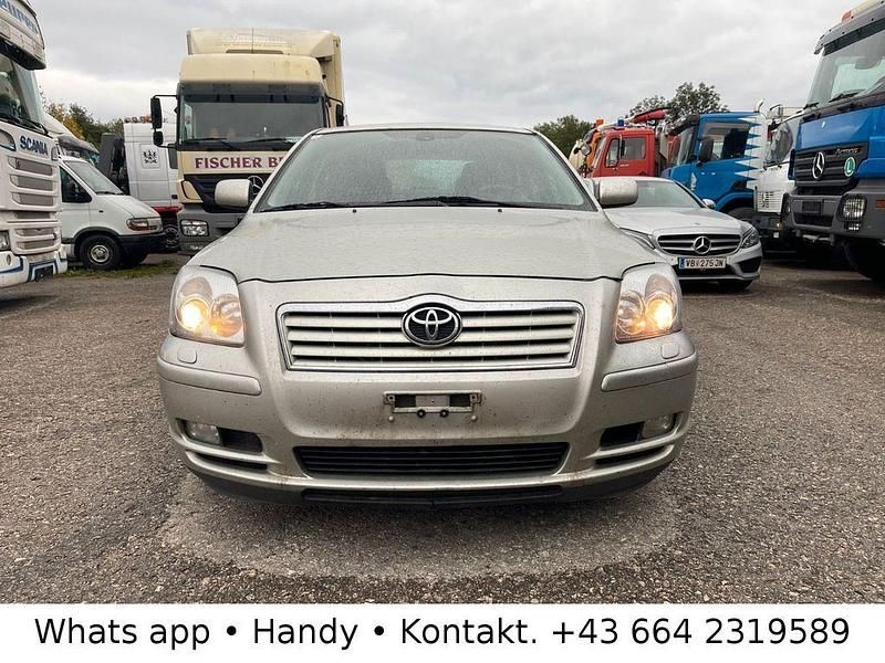 Gebraucht Toyota Avensis T2 116 PS (85 kW) 2004 Silber Limousine