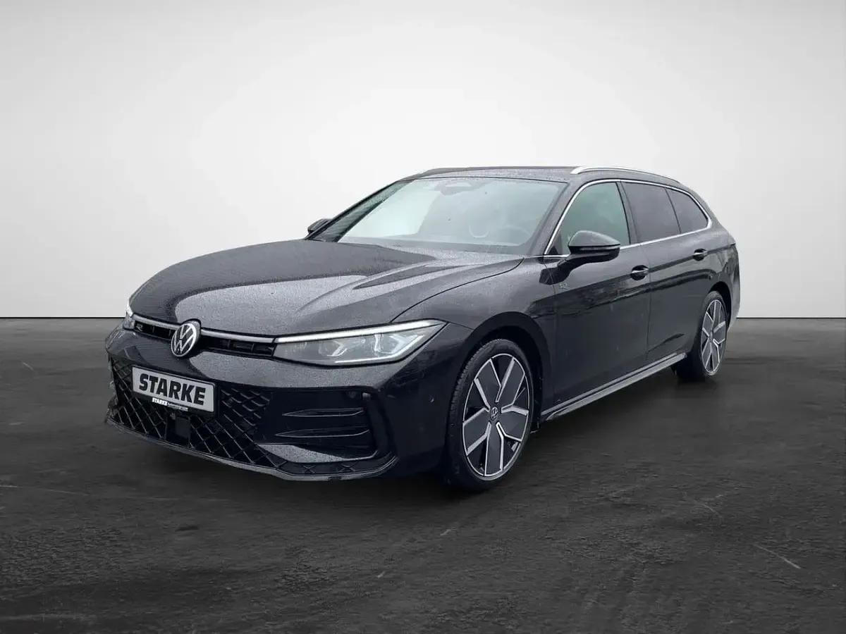 Gebraucht VW Passat R-line 193 PS (141 kW) 2025 Schwarz (grenadillschwarz metallic) Kombi