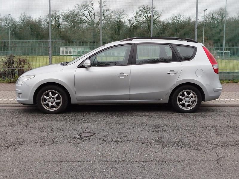 Gebraucht Hyundai i30 122 PS (89 kW) 2008 Silber Kombi
