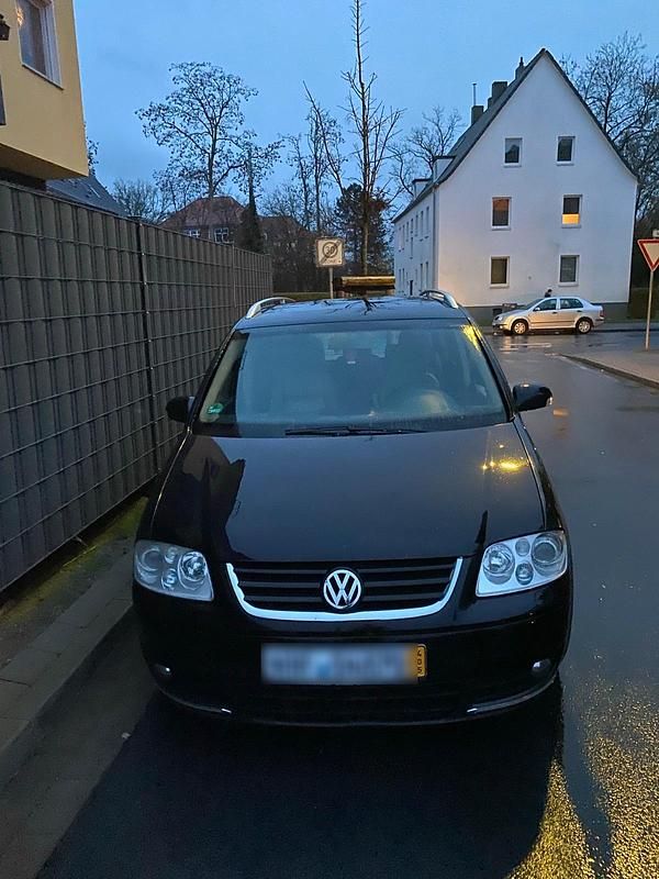 Schwarz Gebraucht 2007 VW Touran R-line Van / Kleinbus | 2.200 € (Guter Preis) - Bild 1/4