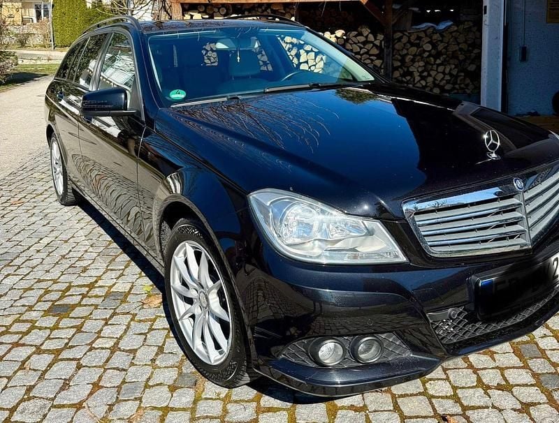 Gebraucht Mercedes C180 Elegance 156 PS (114 kW) 2013 Schwarz Kombi