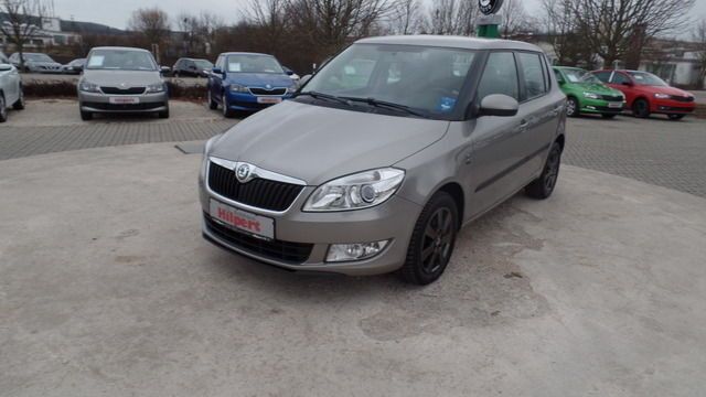 Beige metallic Gebraucht 2010 Skoda Fabia Comfort Limousine | 8.990 € (Teuer) - Bild 1/4