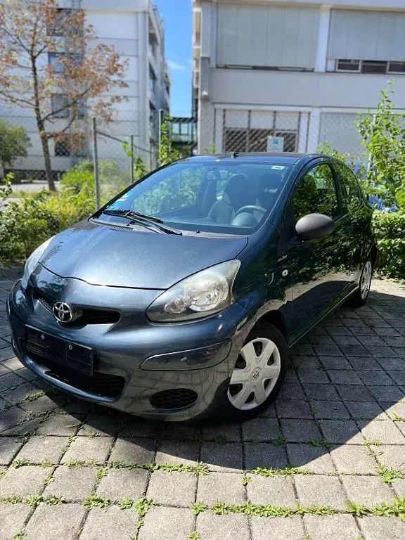 Gebraucht Toyota Aygo Basis 68 PS (50 kW) 2009 Grau Kleinwagen