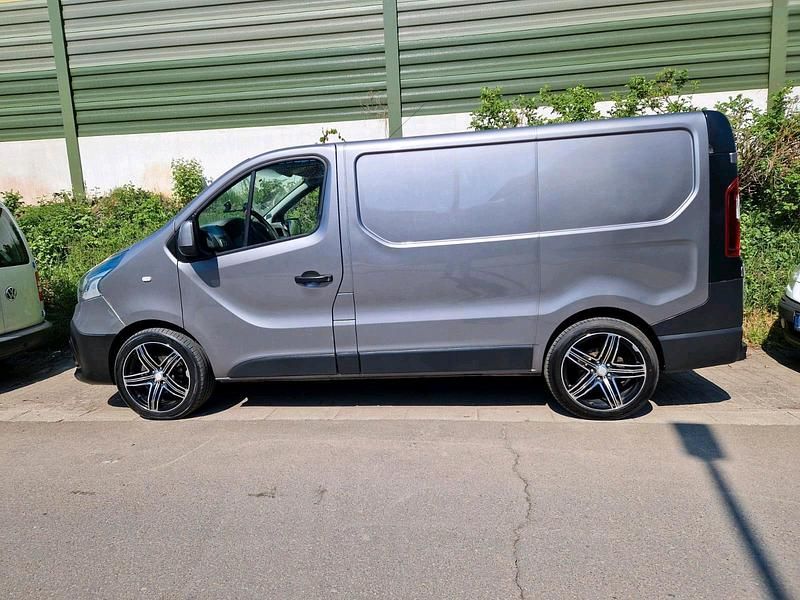 Gebraucht Renault Trafic 90 PS (66 kW) 2015 Grau Van / Kleinbus