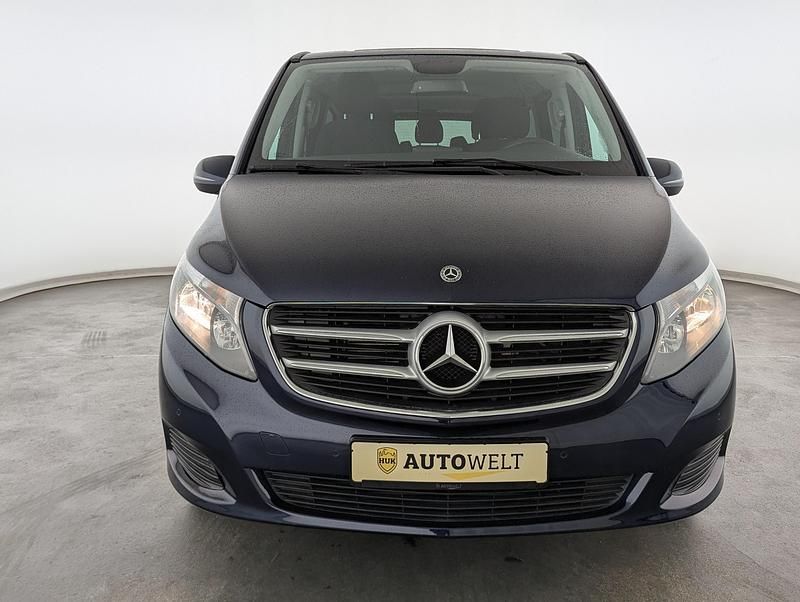 Gebraucht Mercedes V220 163 PS (119 kW) 2019 Cavansitblau Van / Kleinbus