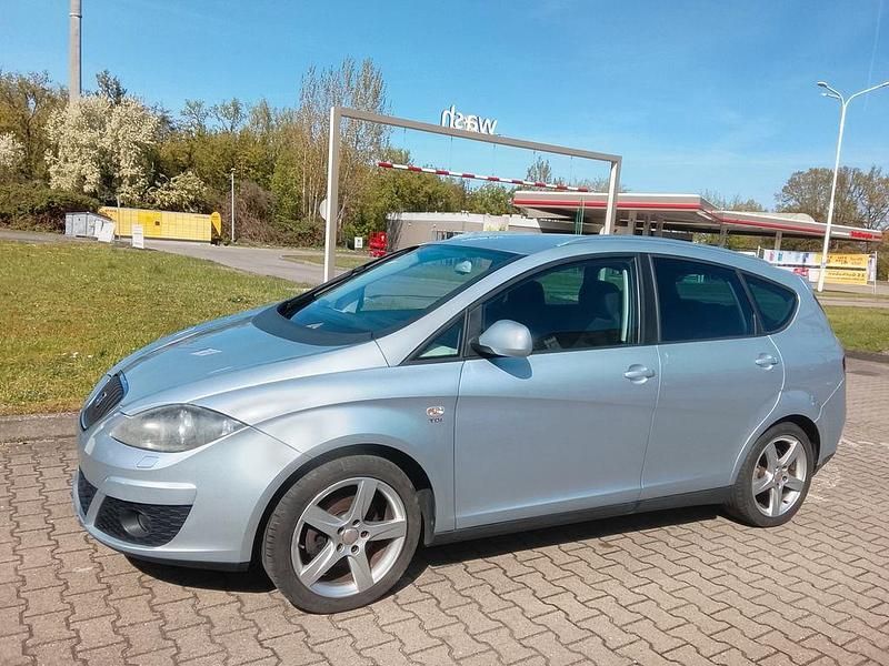 Gebraucht Seat Altea Style 140 PS (102 kW) 2011 Silber Van / Kleinbus