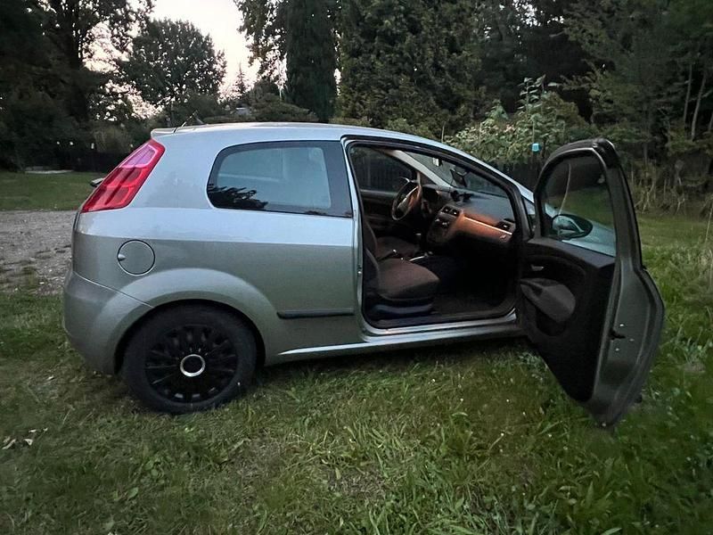 Gebraucht Fiat Punto Dynamic 77 PS (56 kW) 2007 Silber Kleinwagen