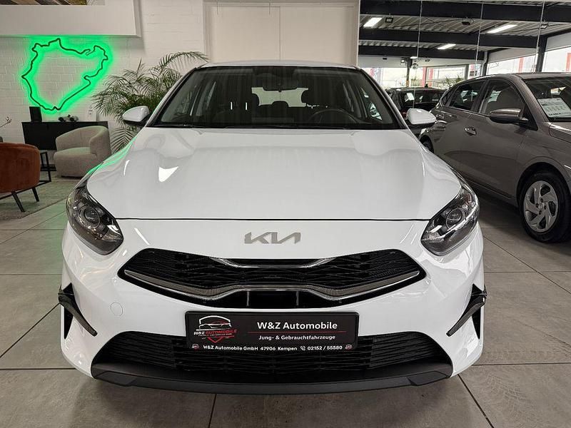 Gebraucht Kia Ceed 101 PS (74 kW) 2024 Weiß Kleinwagen