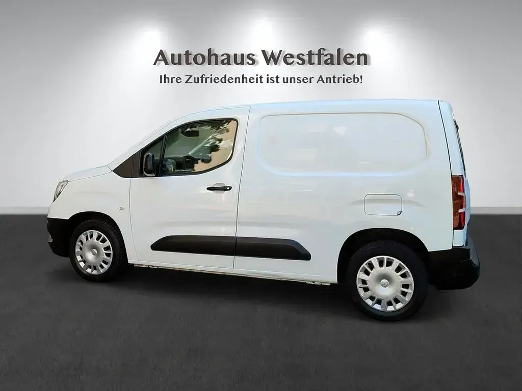 Używany Opel Combo Selection 102 KM (75 kW) 2019 Biały Minivan