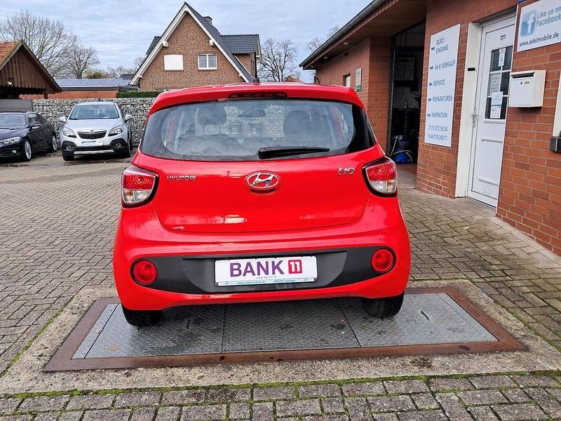 Gebraucht Hyundai i10 Pure 67 PS (49 kW) 2019 Rot Kleinwagen