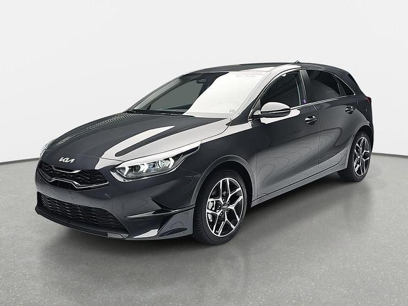 Neu Kia Ceed Style 140 PS (102 kW) 2025 Grau Kleinwagen