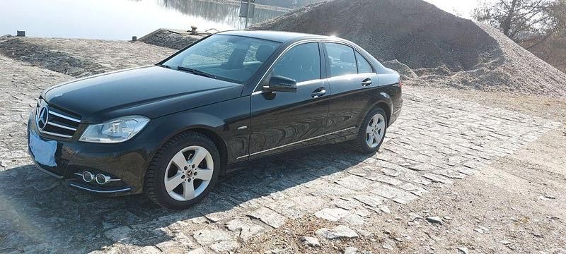 Gebraucht Mercedes C180 Elegance 156 PS (114 kW) 2011 Schwarz Limousine