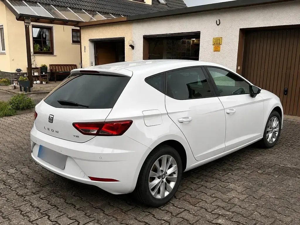 Gebraucht Seat Leon Style 125 PS (91 kW) 2017 Weiß Limousine