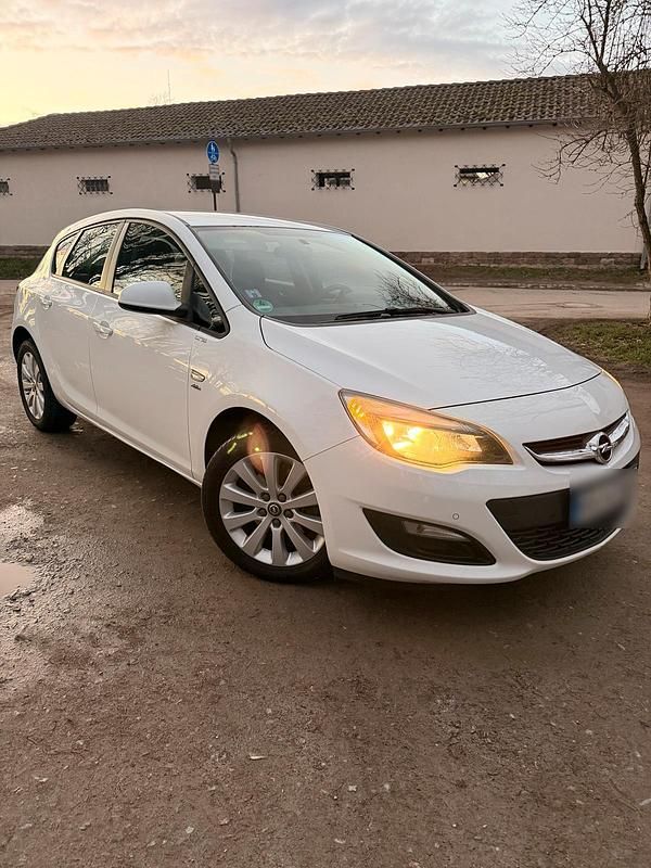 Gebraucht Opel Astra 130 PS (95 kW) 2013 Weiß Limousine
