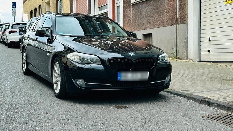 Schwarz Gebraucht 2011 BMW 530 Kombi | 8.600 € - Bild 1/4