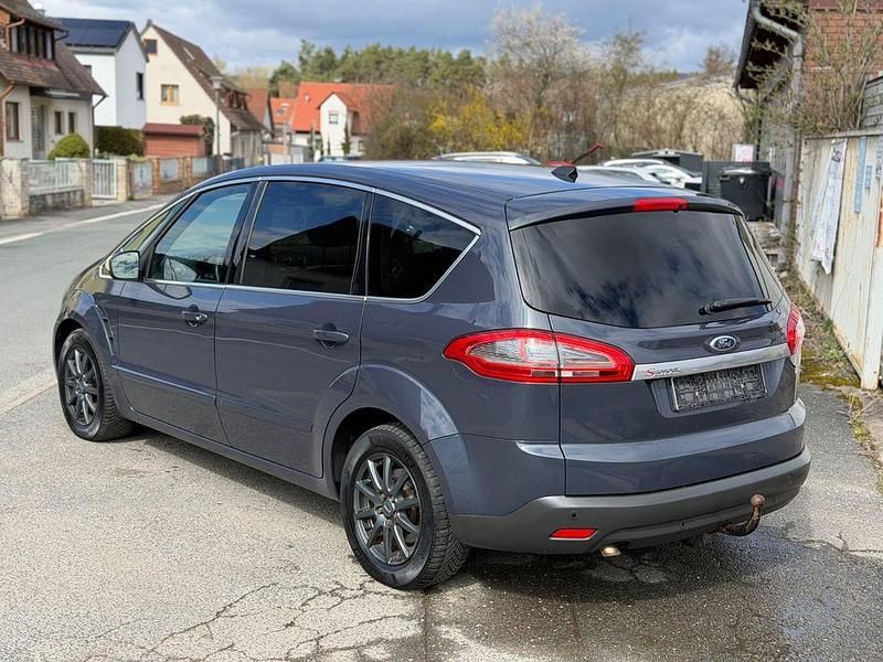 Gebraucht Ford S-MAX Titanium 140 PS (102 kW) 2012 Grau Van / Kleinbus